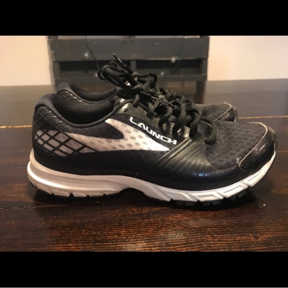 Brooks tennis shoes